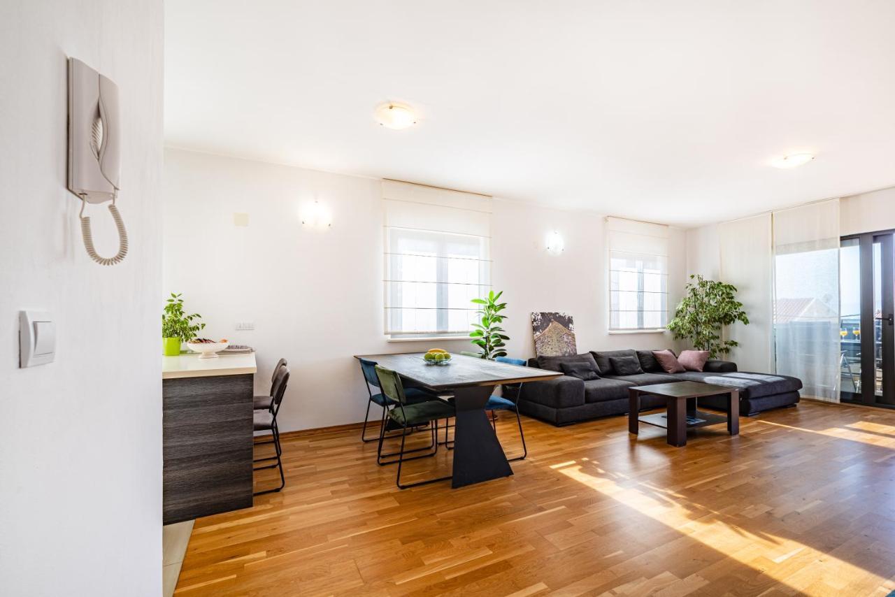 Apartman Eta ซาดาร์ ภายนอก รูปภาพ
